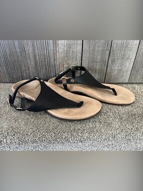 Vionic Black and Tan T-Strap Sandals with Gold Accents
